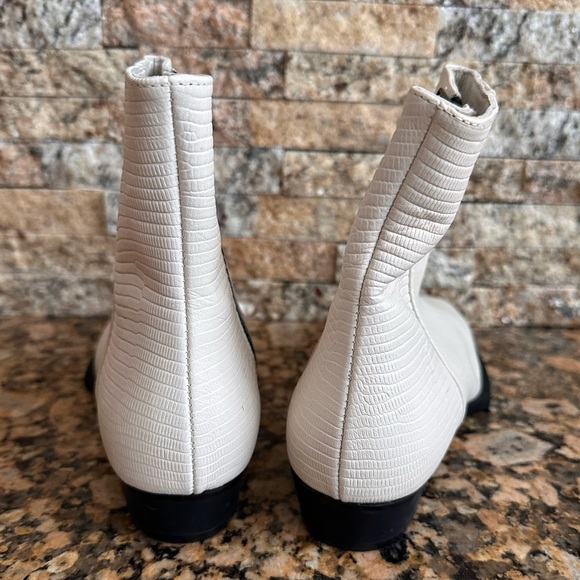 Frame Boots Women’s Le Maddox Leather Ankle Bootie in BEIGE LIZARD - Picture 5 of 8